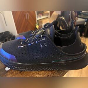 Under armour training shoes, like new, size 9.5 black iridescent.